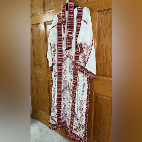 Thobe Size 6 -US SZ 18-20-22-24 White Red Embroidery Beaded Middle Eastern Dress - Picture 11 of 12